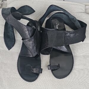 Champs Elysees Black Minimalist Open-Toe Sandals with Adjustable Straps,Eu.37
